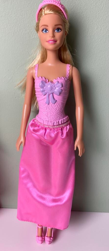 Barbiepoppen type prinses, Kinderen en Baby's, Ophalen of Verzenden, Zo goed als nieuw