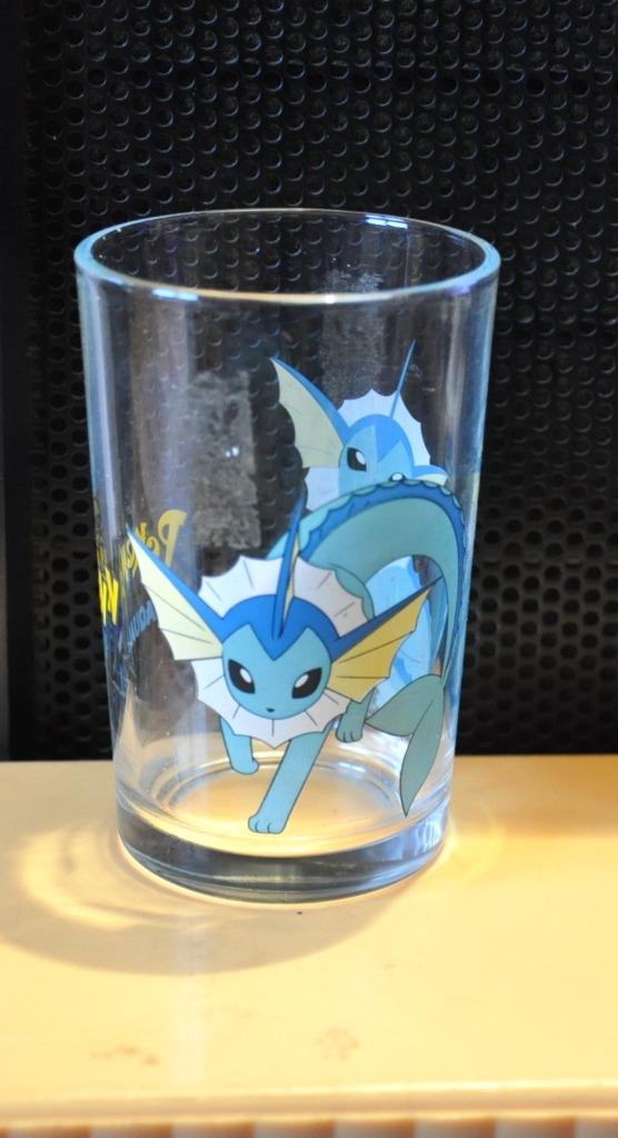 verre de collection pokemon aquali, Collections, Enlèvement ou Envoi, Comme neuf, Verre à eau