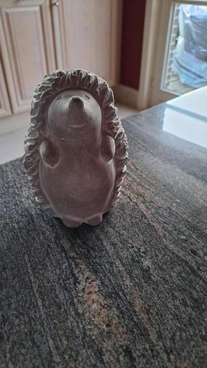Egeltje in beton, Ophalen