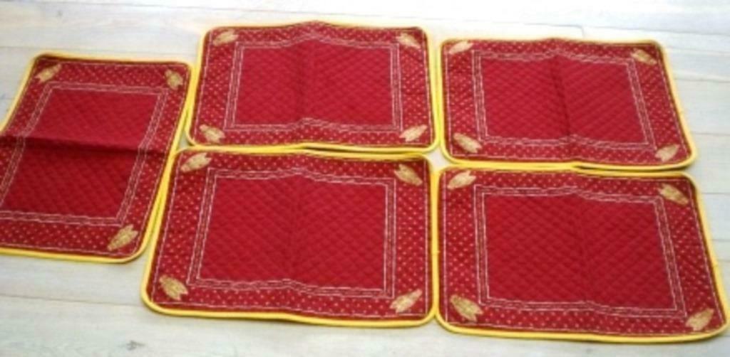 Set de table tissu molletonné motif provencal-5 sets TB Etat, Maison & Meubles, Enlèvement, Neuf, Rouge, Set de table