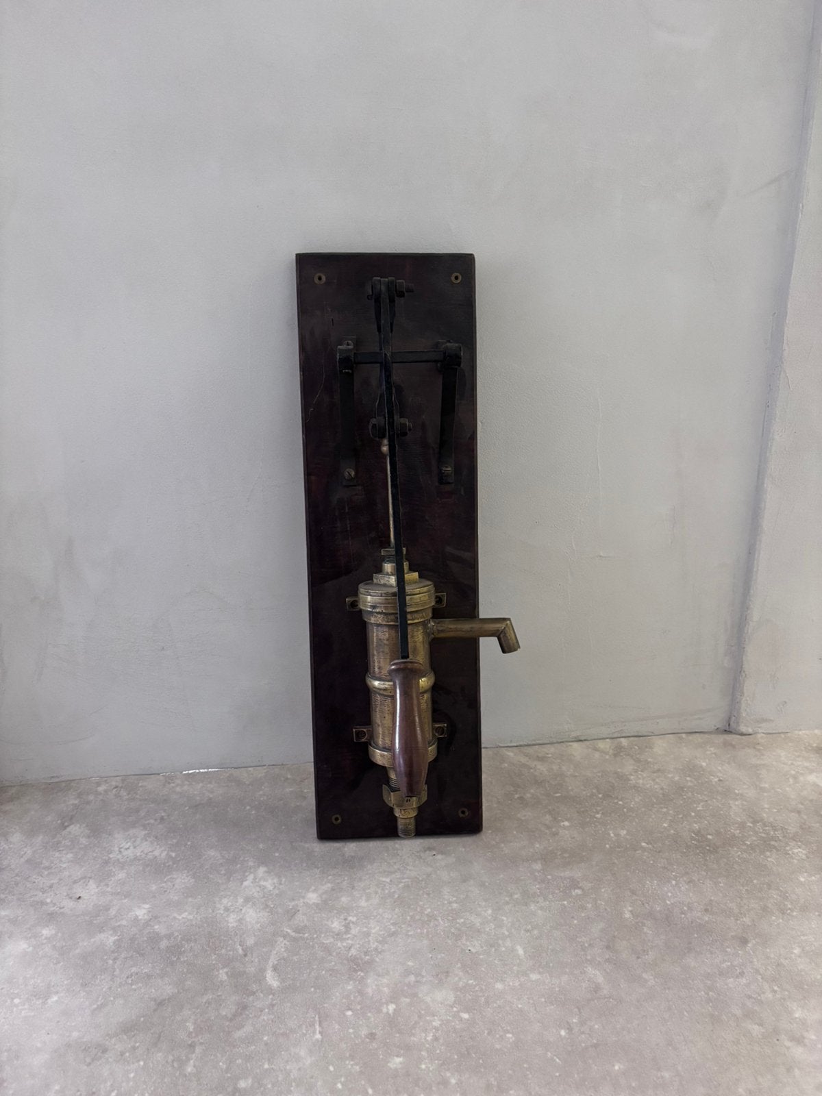 Pompe à eau ancien, Enlèvement