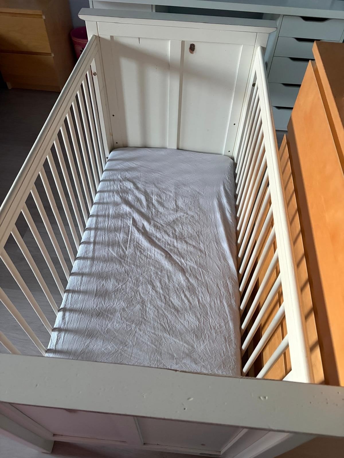 Te koop babybed  merk childwood met matras, Kinderen en Baby's, Ophalen, Matras
