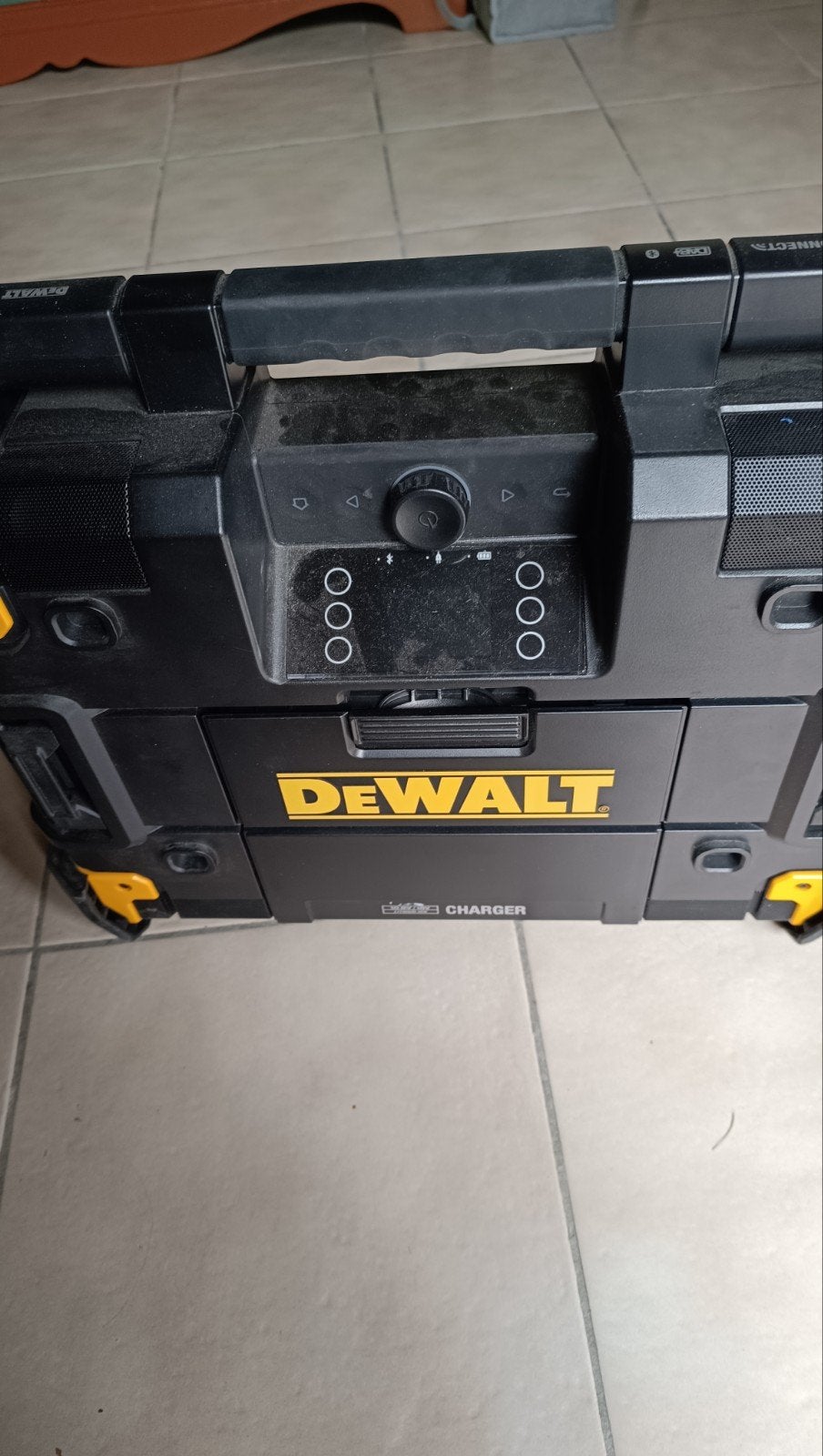 Werfradio Dewalt, Ophalen