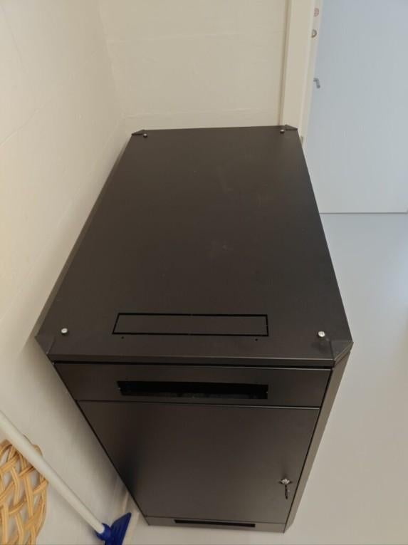serverkast, Computers en Software, Ophalen, Zo goed als nieuw, Geperforeerd, Geperforeerd