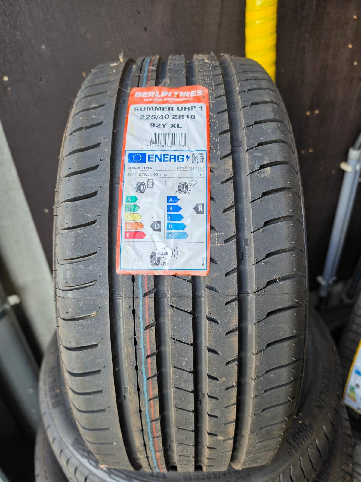 225/40r18 92  225/40r18 225/40/18 225/40 225/40r18, Autos : Pièces & Accessoires, Enlèvement ou Envoi