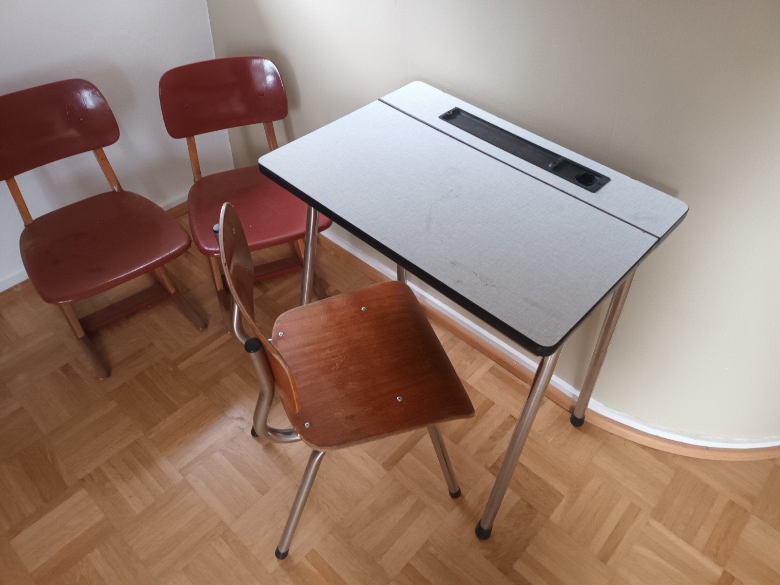 Banc d'école rétro + 3 chaises, Enlèvement