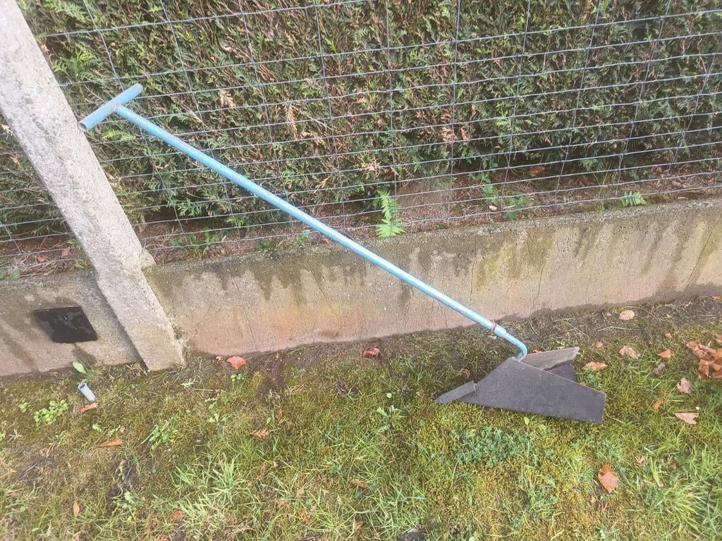 Sterk ijzeren werktuig om aardappelen te balken, Ophalen