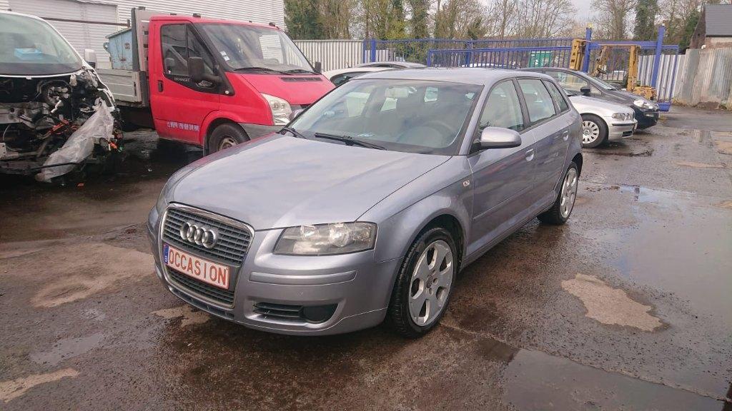 Audi a3 sportback 1600cc essence 170000km ja clim GARANTIE, Autos, Argent ou Gris, Achat, Entreprise, Noir