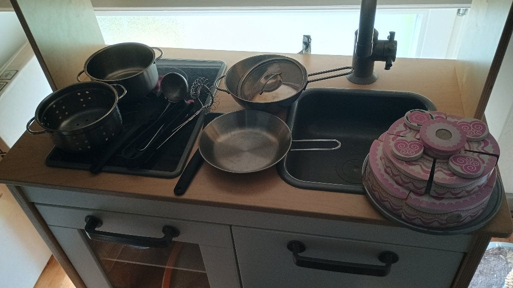 Cuisine enfant IKEA + nombreux accessoires TBE, Enlèvement, Comme neuf, Bois