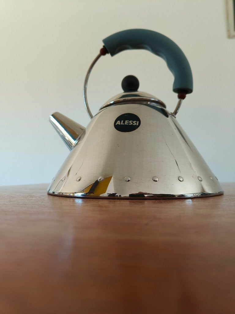 Alessi Michael Graves fluitketel 2L - designklassieker, Huis en Inrichting, Theepot/fluitketel, Zilver, Ophalen of Verzenden, Zo goed als nieuw