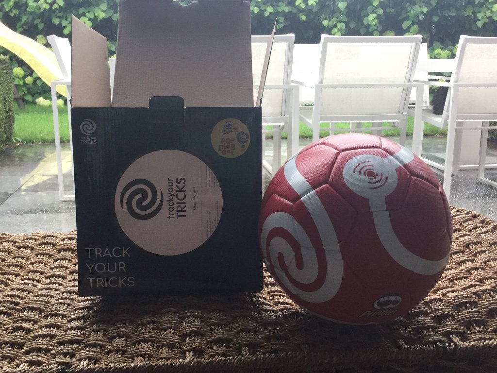 Soccer Smart  ball + oplaadstation + usb kabel nieuw !!!!, Sport en Fitness, Ophalen of Verzenden, Nieuw, Bal