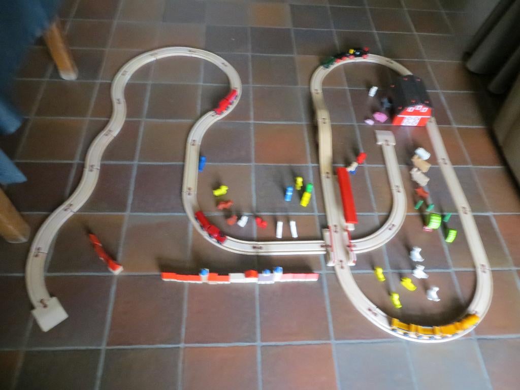Houten treinbaan met veel  toebehoren, Ophalen
