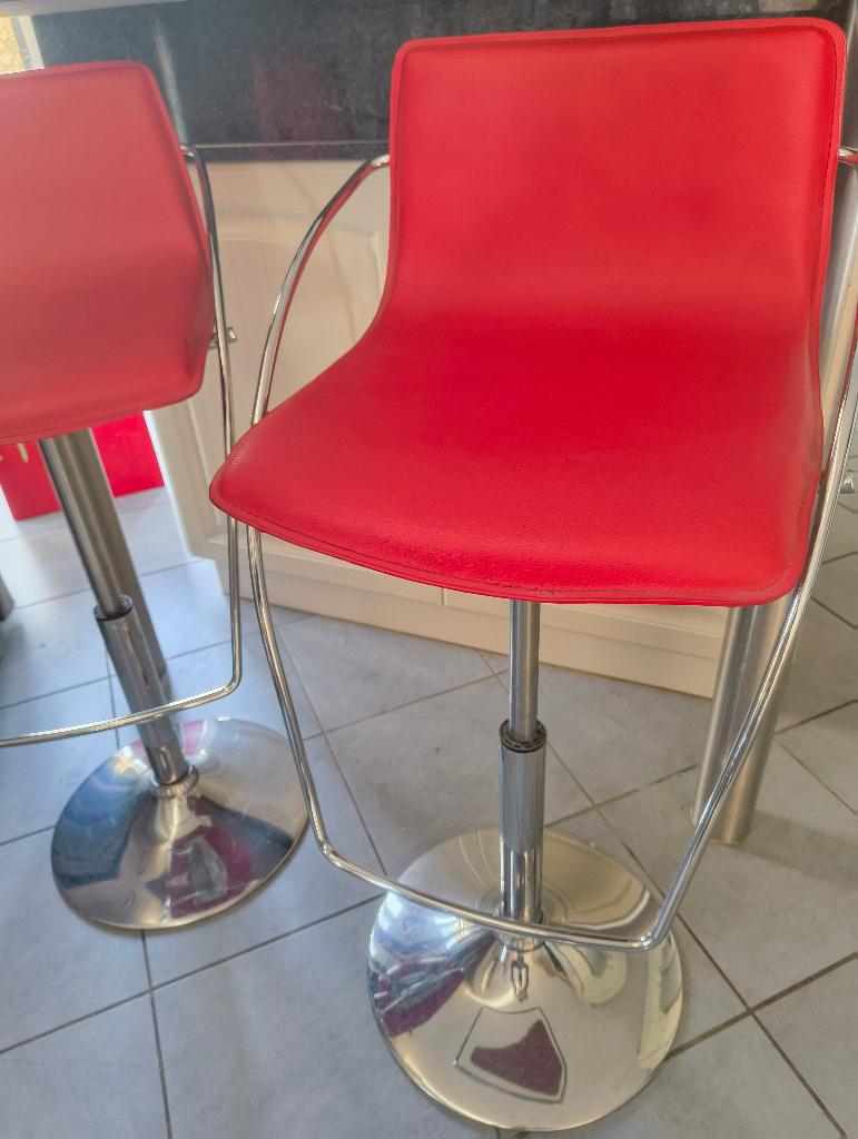 2 Rood lederen barstoelen, Ophalen, Kunststof
