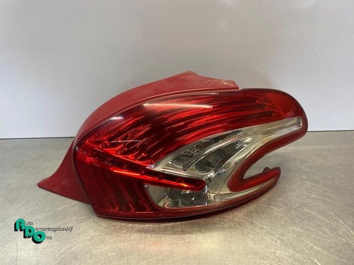 Feu arrière droit d'un Peugeot 208 (208 12-), Autos : Pièces & Accessoires, Éclairage, -, 3 mois de garantie, Utilisé, -