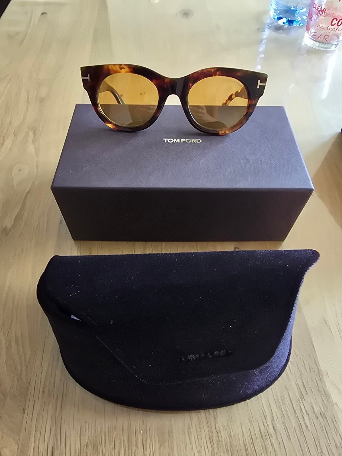 lunette tom ford, Enlèvement