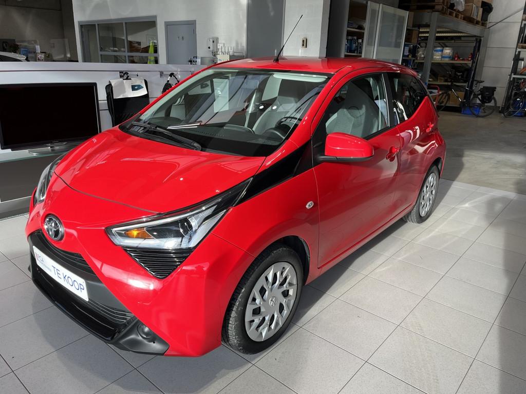Toyota Aygo COMFORT (année de construction 2021), Rouge, Achat, Euro 6, Noir