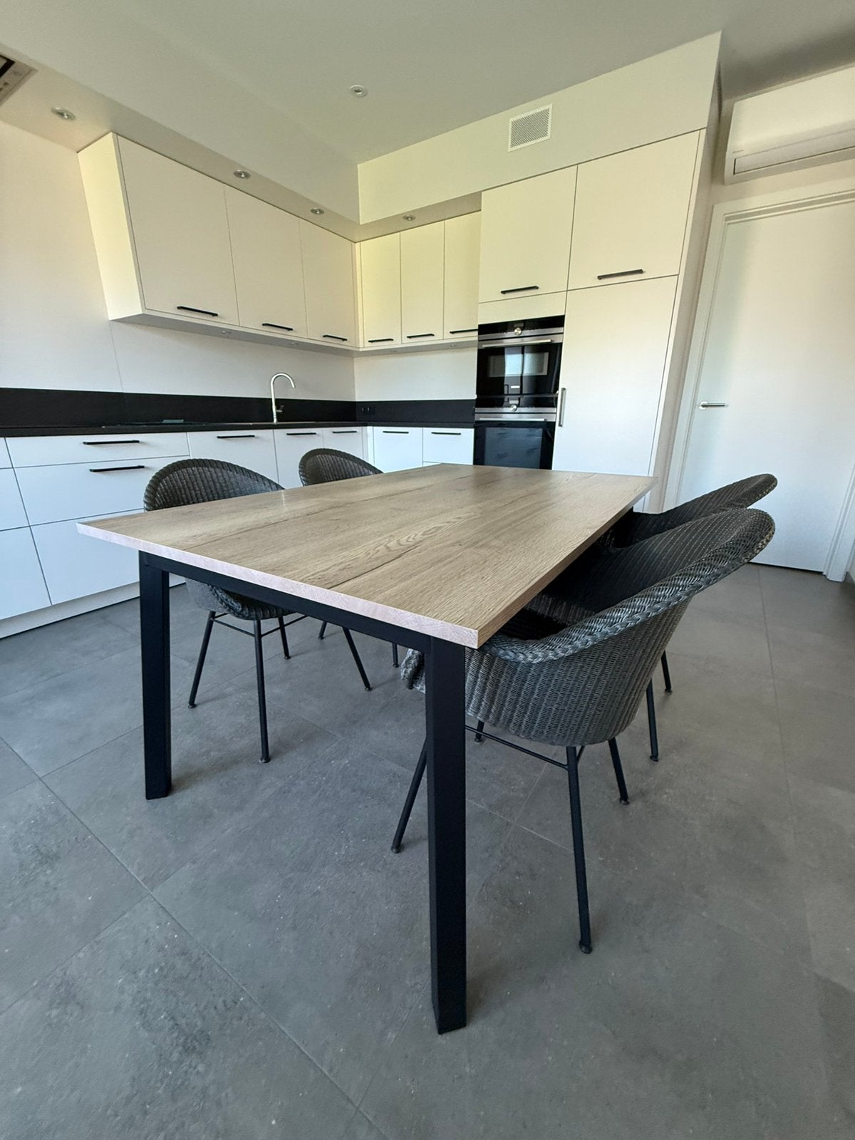 Keukentafel metalen onderstel, Enlèvement, Comme neuf