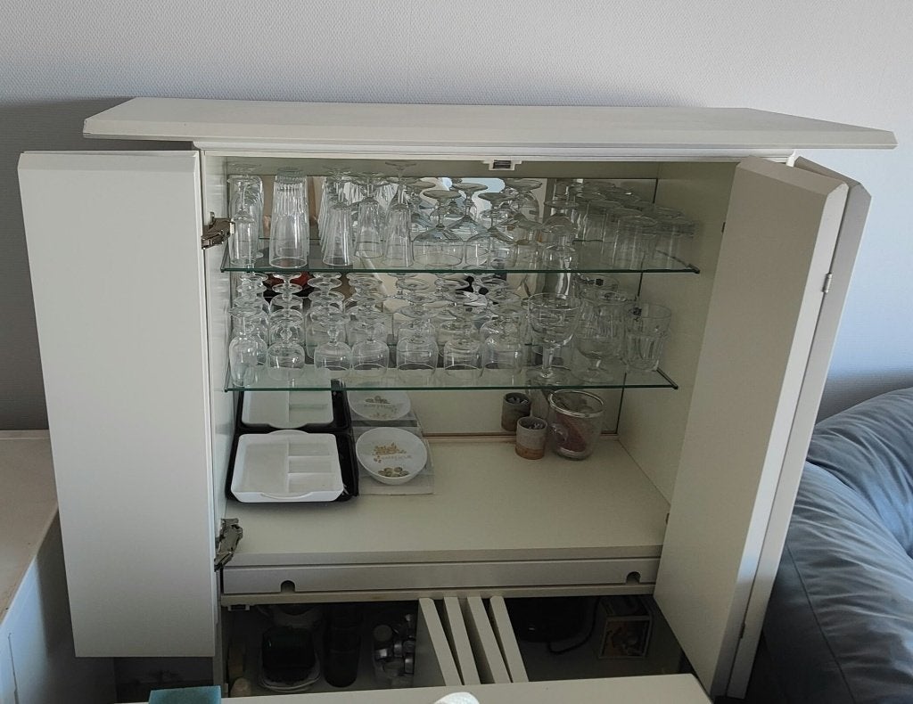 Armoire de bar/buffet avec portes pliantes, 25 à 50 cm, Avec porte(s), 100 à 150 cm, Utilisé