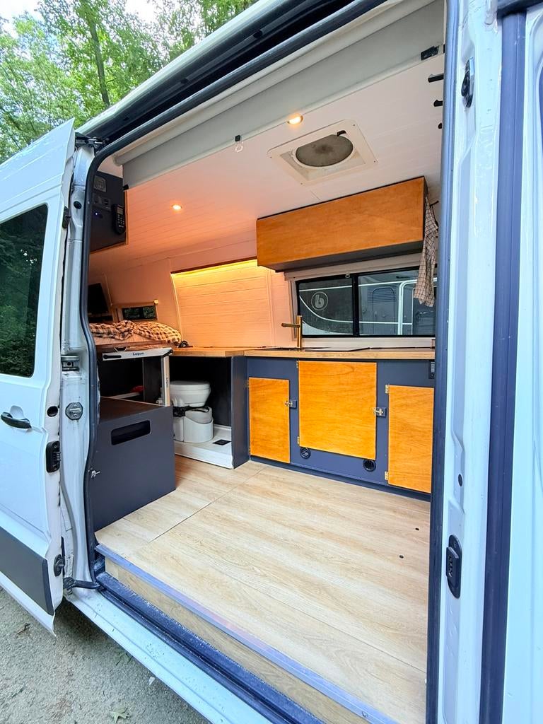VW Crafter CAMPER, Caravans en Kamperen, Mobilhomes, Particulier, Buscamper of Camperbus, Volkswagen, Diesel, Handgeschakeld, Standkachel