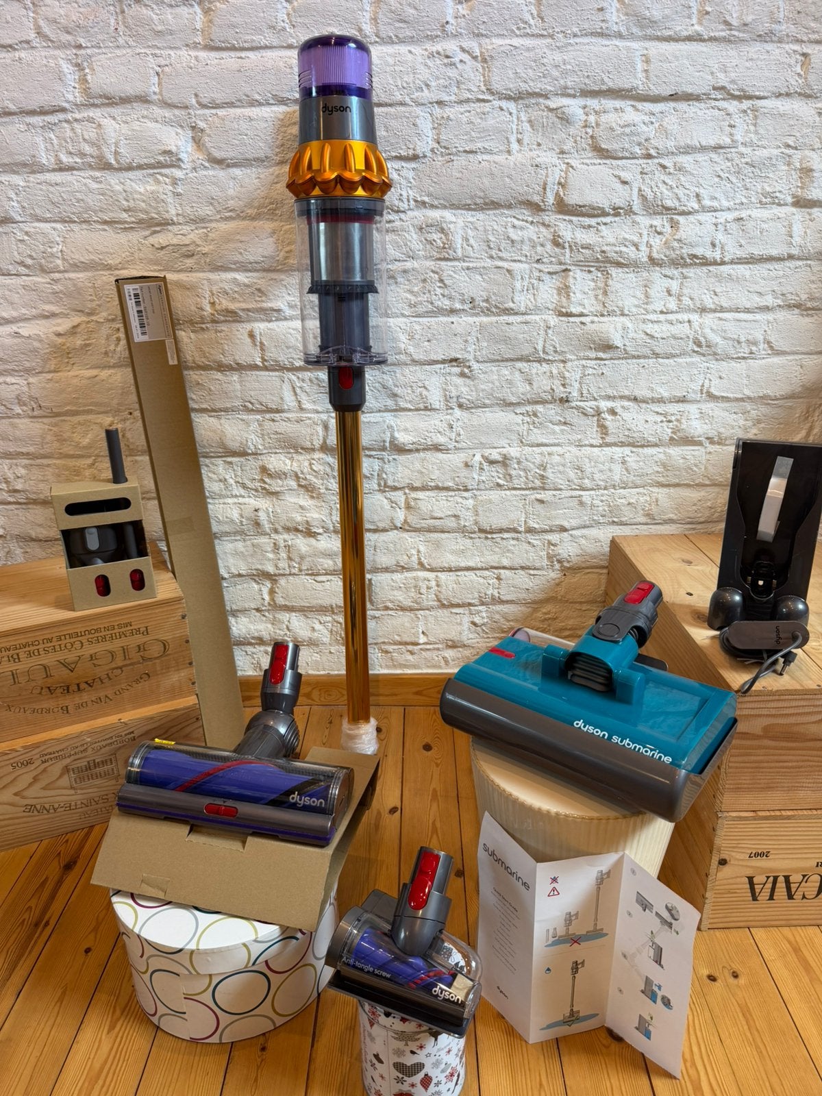 Dyson V15 Submarine modele qui Aspire & Lave proche du neuf, Electroménager, Fonction serpillière, Enlèvement ou Envoi, Réservoir