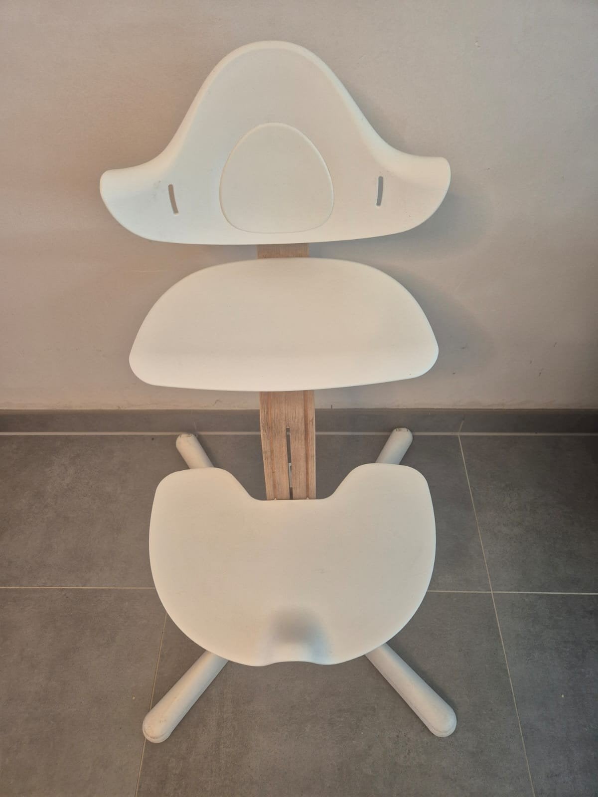 Stokke Nomi eetstoel mét babyset, Kinderen en Baby's, Kinderstoelen, Gebruikt, Meegroeistoel, Aanschuifbaar, Afneembaar eetblad