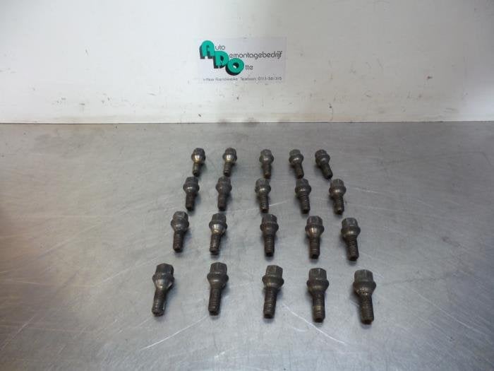 Kit boulons de roue d'un BMW 3-Serie (3-Serie 98-), -, Utilisé, -, Enlèvement ou Envoi