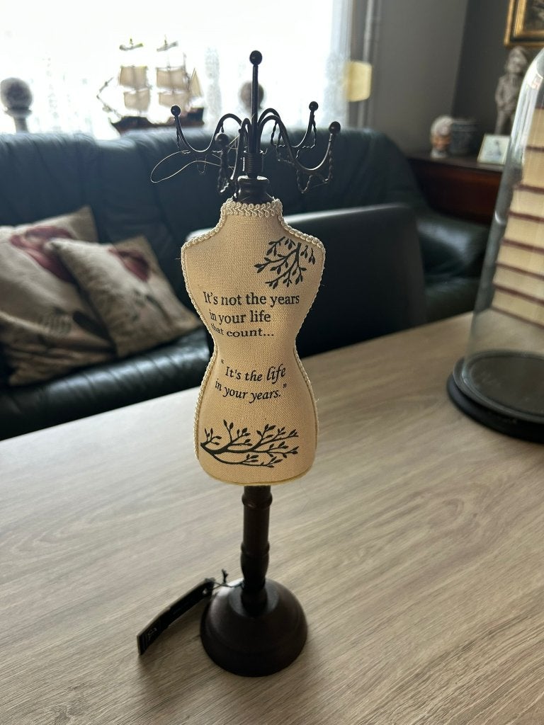 juwelenhouder, Ophalen