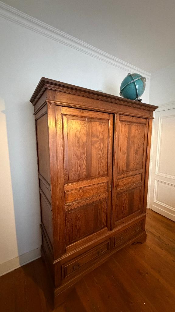 Antieke kleerkast in pitch pine, Huis en Inrichting, Ophalen, Met lade(s)