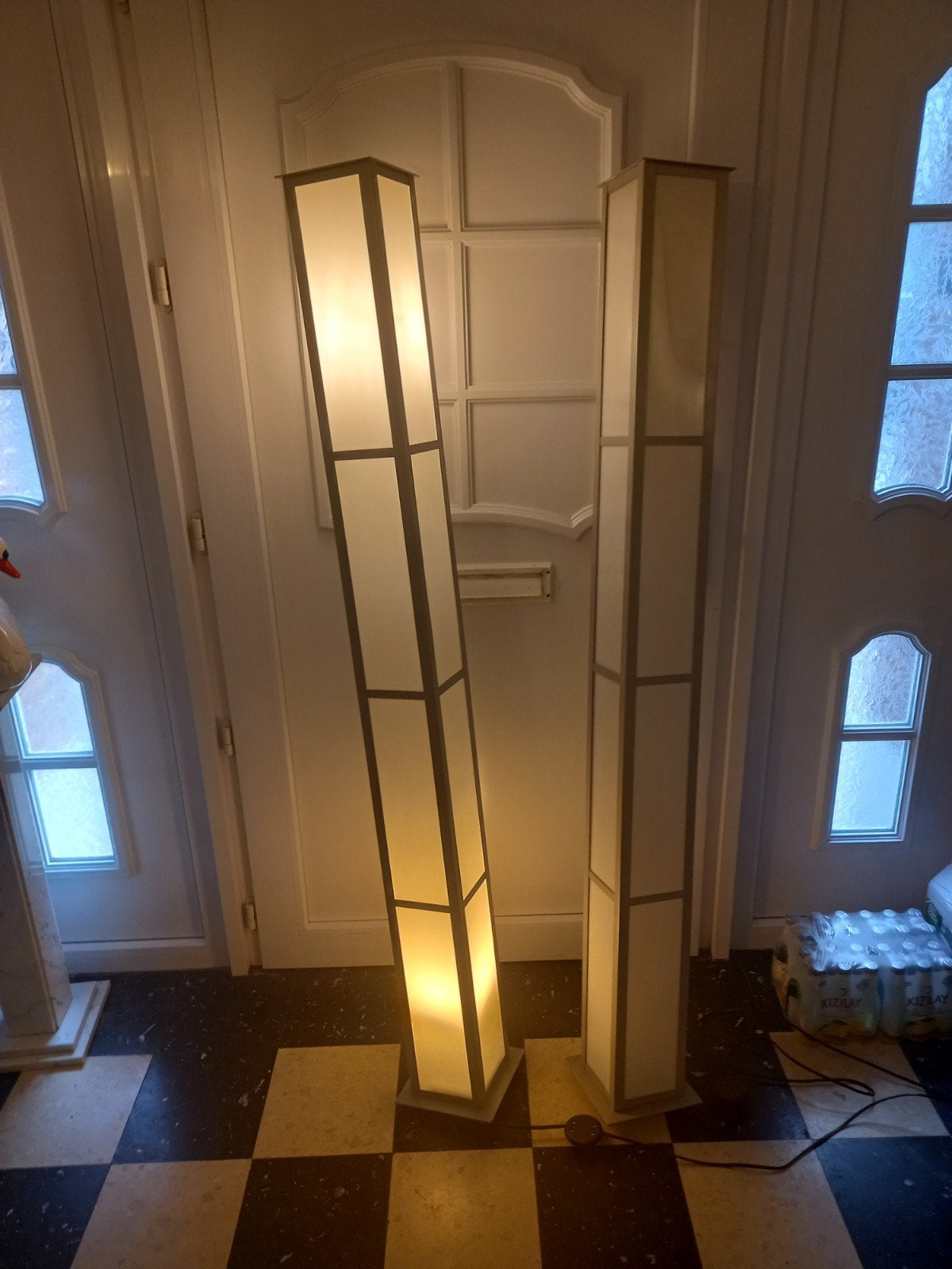 2 lampe 160 cm hauteur  dont 1 carreau plastic casser