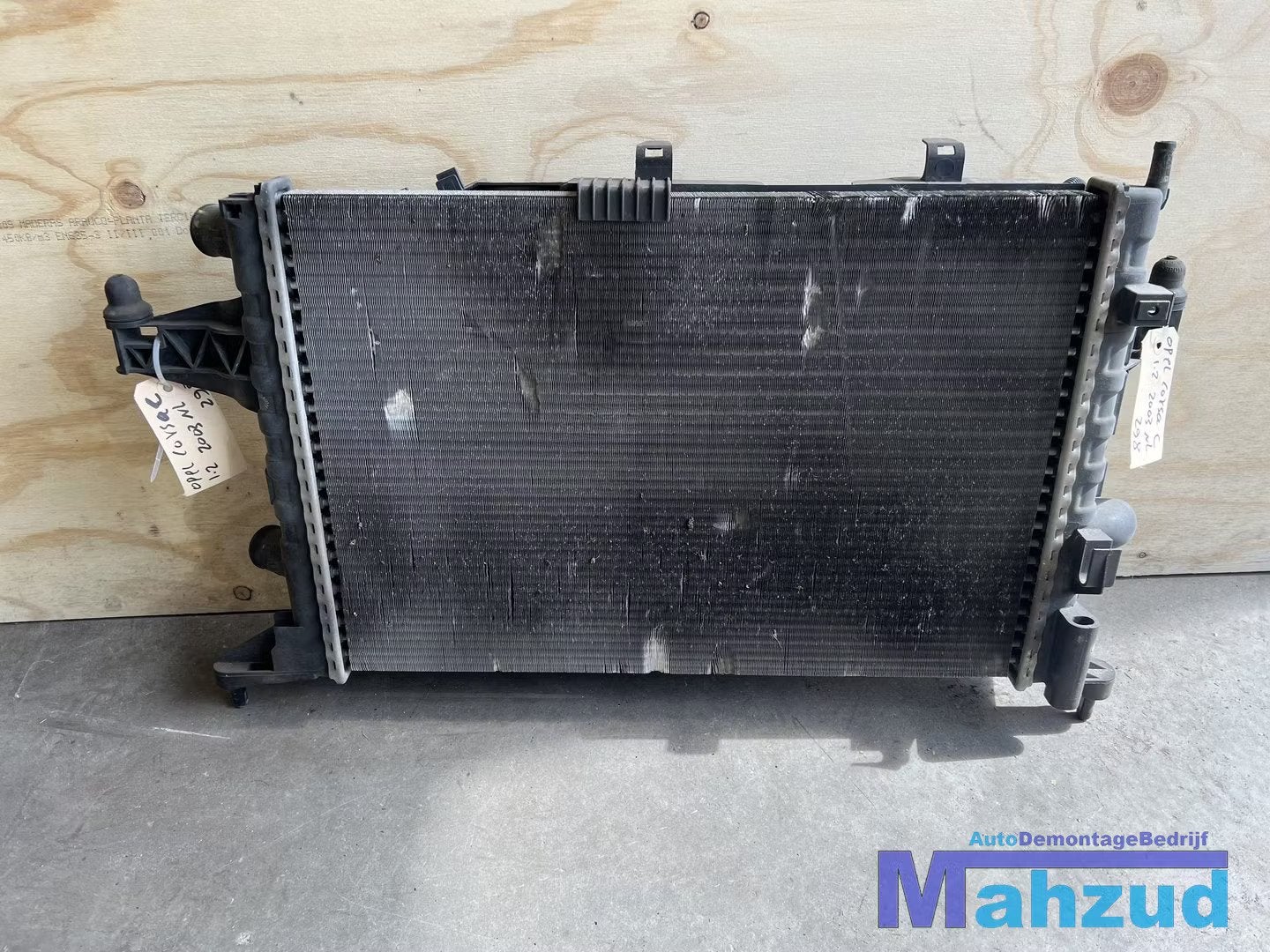 OPEL CORSA C 1.2 Radiateur koelvin 2000-2006, Autos : Pièces & Accessoires, Opel Automobile GmbH, Opel, Bahnhofsplatz 1
65423  Russelsheim am Main, DE
