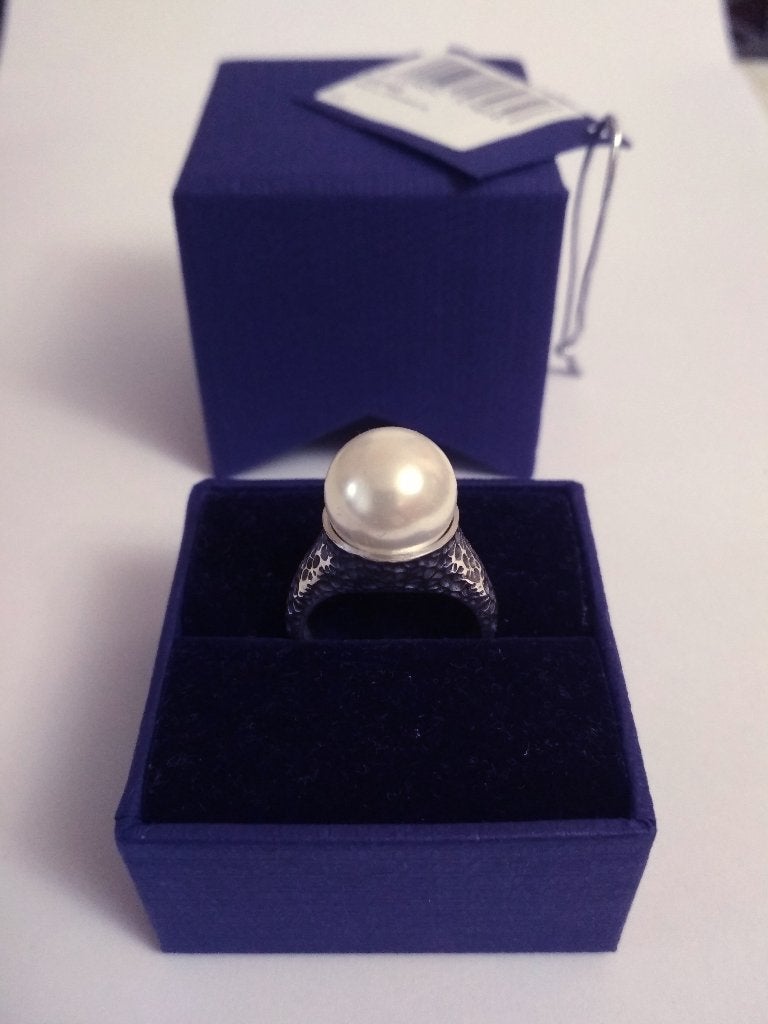 Bague en argent ornée d'une grosse perle sphérique, Bijoux, Sacs & Beauté, Bagues, Neuf, 18 à 19, Femme, Avec perle