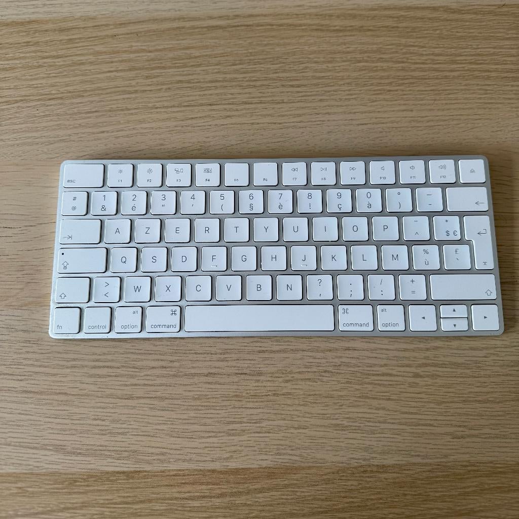Clavier magique Apple (AZERTY), Informatique & Logiciels, Enlèvement ou Envoi, Azerty, Comme neuf, Apple