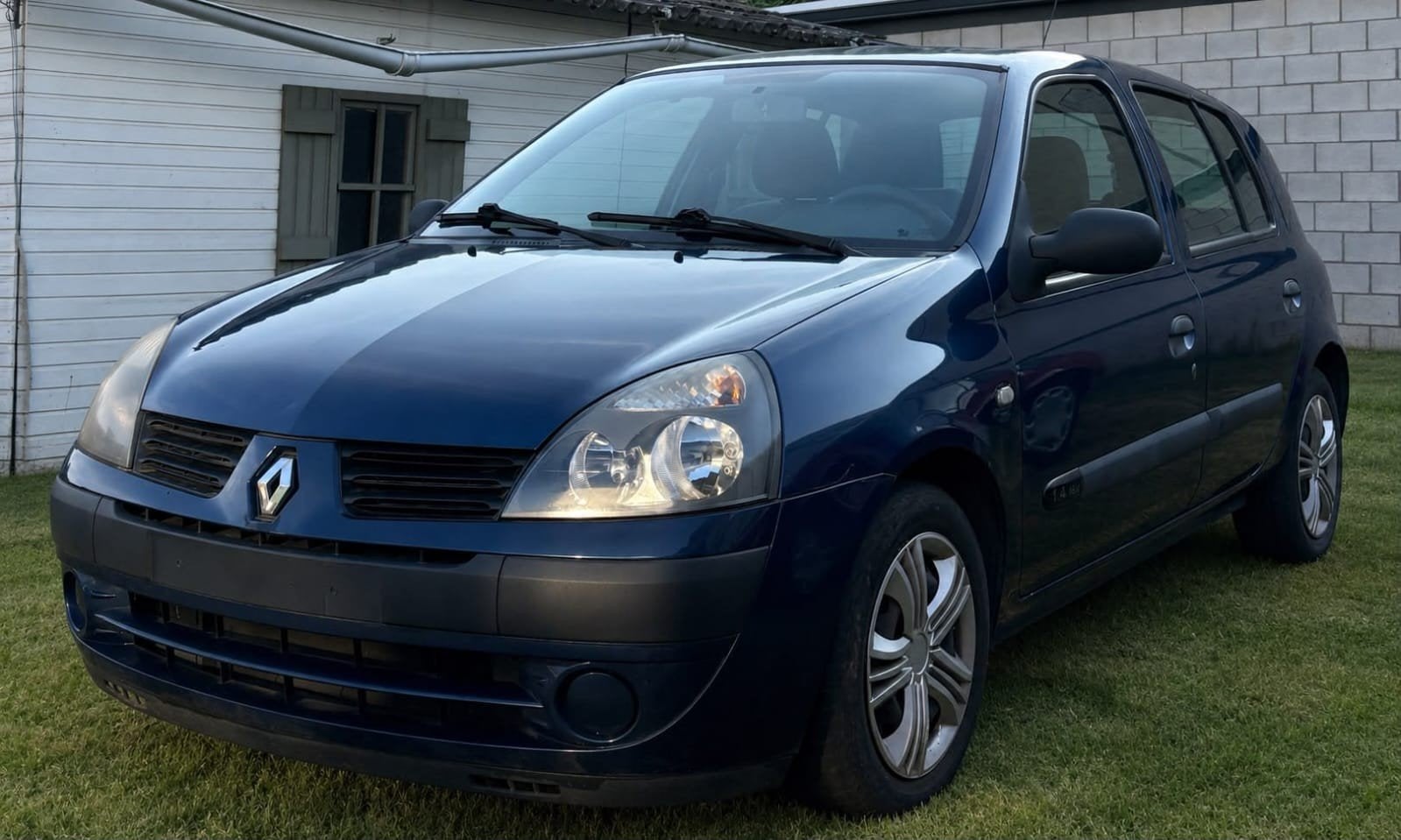 La voiture automatique Renault Clio 1.4 essence Euro4 démarr, Autos, Achat, 14 cm³, 5 portes, 5 places