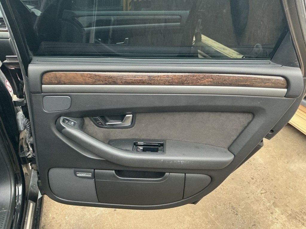PANNEAU DE PORTE ARRIÈRE DROIT Audi A8 (D3) (|4E0867304E|), Auto-Union-Straße  1,
85057  Ingolstadt, DE, Info@audi.de, Audi, Utilisé