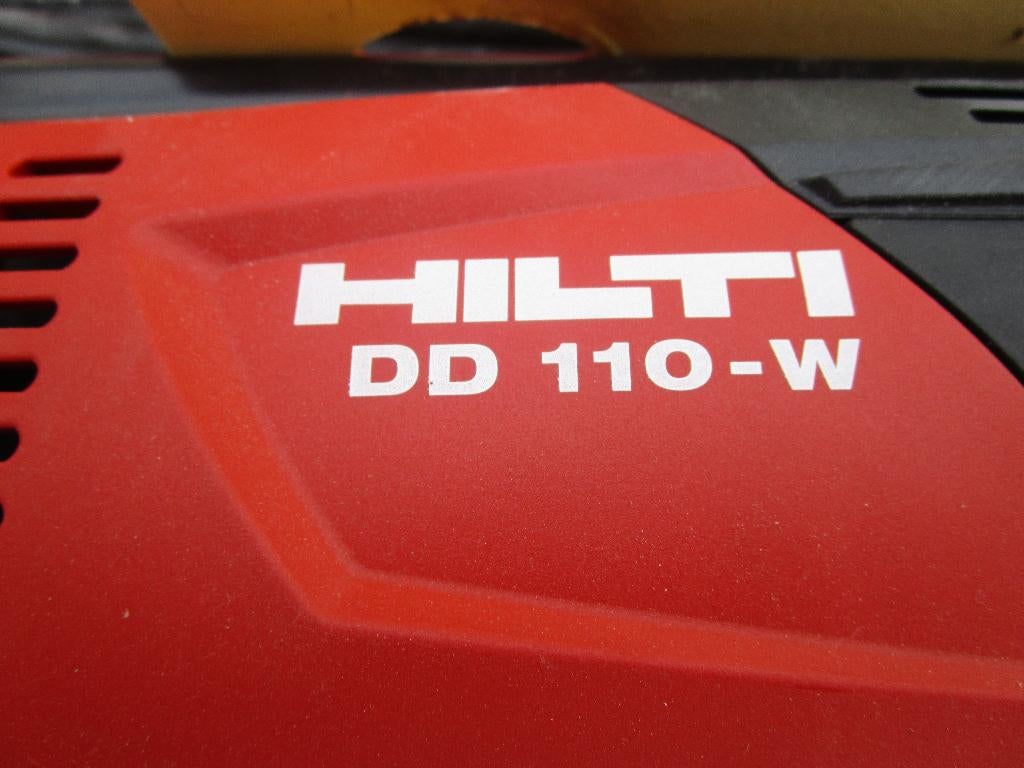 HILTI  nat en droogboorset DD 110-W met eventueel set boren, Ophalen, Zo goed als nieuw, Boormachine