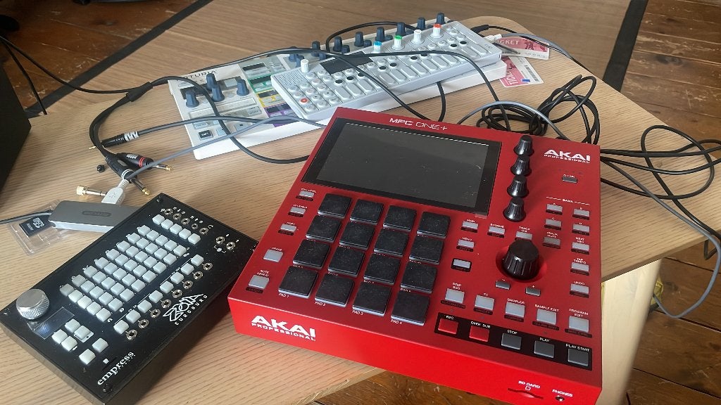 Akai MPC One+ – comme neuve, boîte d’origine, Musique & Instruments, Enlèvement, Comme neuf