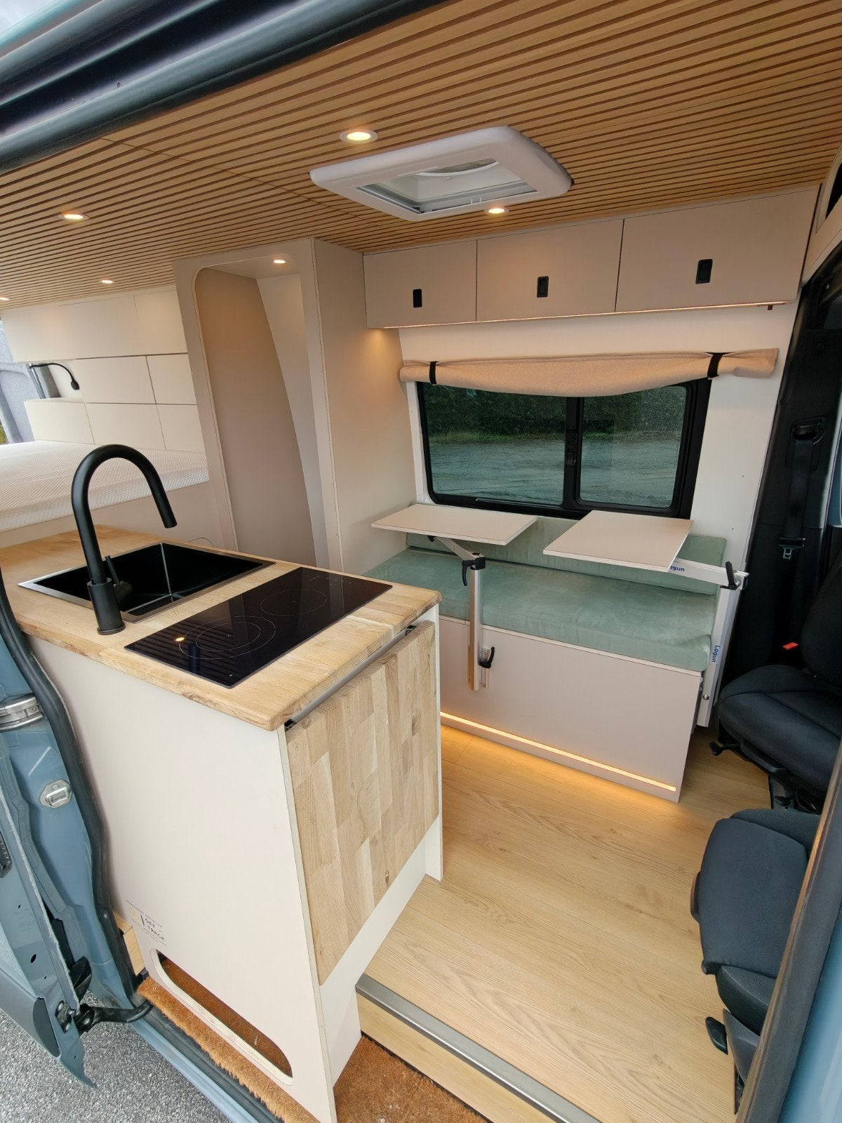 Mercedes Sprinter L3H2 315 2023 27.000 km camper nieuw btw, Caravans en Kamperen, Buscamper of Camperbus, Tot en met 2, Mercedes