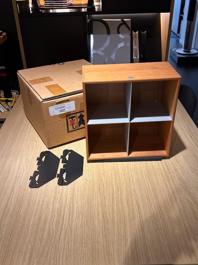 New Old Stock CD Cube A1 Cherry Wood In Originele Verpakking, Neuf, Enlèvement ou Envoi, Info@bang-olufsen.dk, Bang & Olufsen Alle 1 / DK-7600 Struer / Denmark