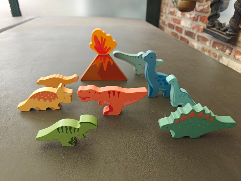 8 houten dinosaurussen + vulkaan, Ophalen of Verzenden
