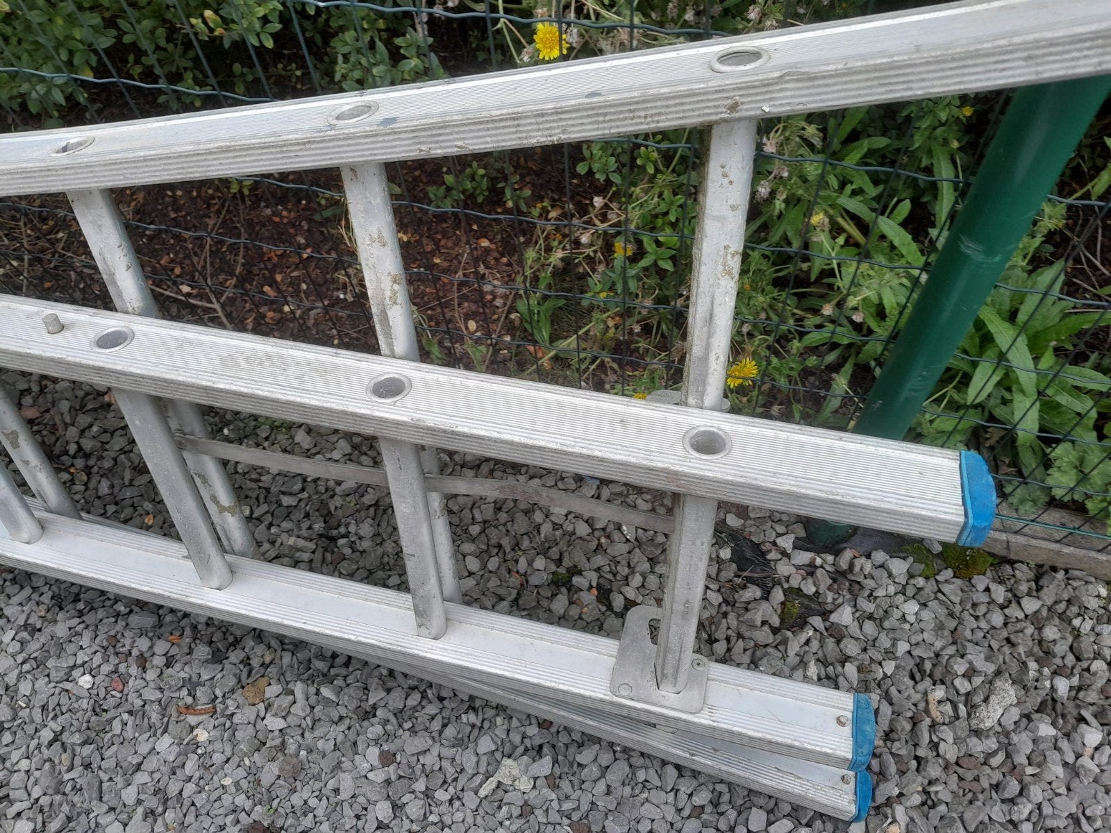 Lange aluminium ladder , uitschuifbaar met 2x16 treden, Doe-het-zelf en Bouw, Steigers, Ophalen, Gebruikt, 5 meter of hoger