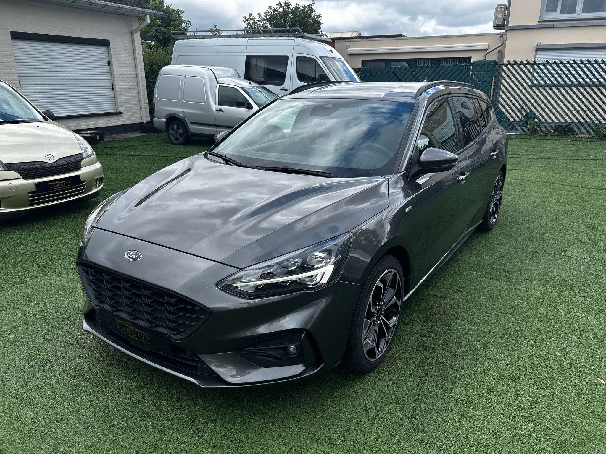 Ford Focus 1.5 EcoBoost ST LineGPS CAR_PLAY  BLEUTOOTH, Focus, Argent ou Gris, Achat, Entreprise