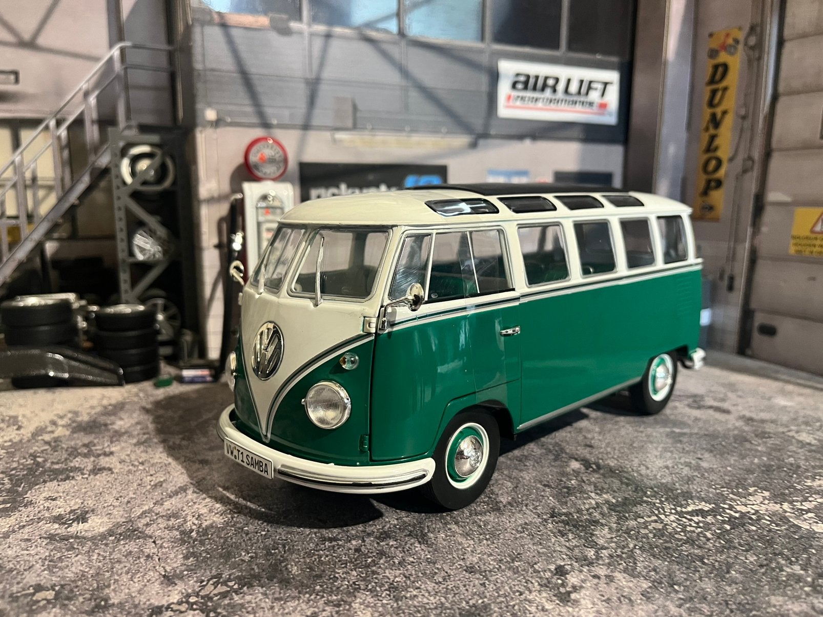 1:18 Volkswagen T1 samba - nieuw in doos, Ophalen of Verzenden, Zo goed als nieuw, Auto, Solido