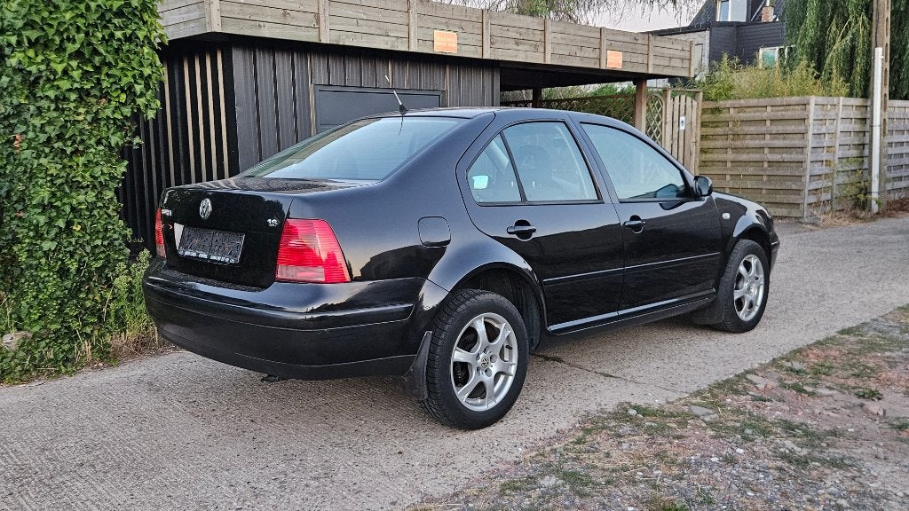 VW Bora - 2002 - 1.6 essence - Euro 4 - 122.000 km, Autos, 4 portes, Entreprise, Boîte manuelle, Berline