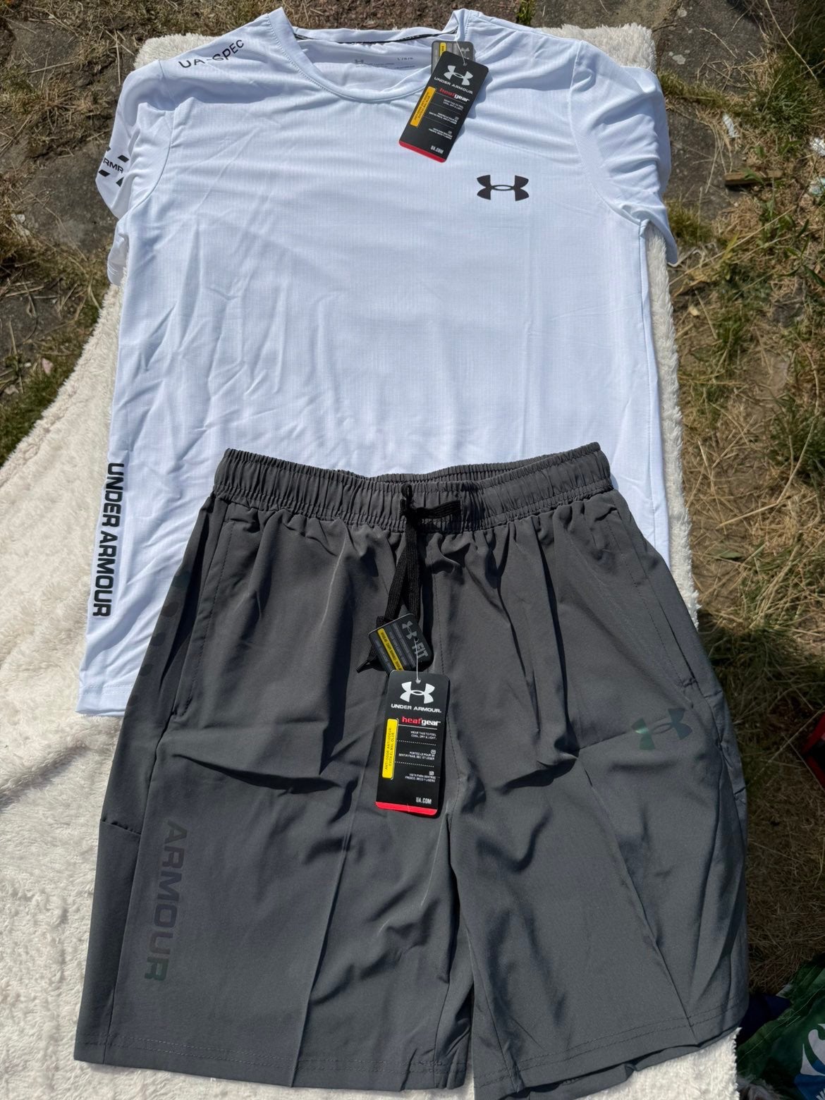 UnderArmor HeatGear White/Grey Bundle - Nieuw met tag, Sport en Fitness, Fitnessmaterialen, Ophalen of Verzenden, Nieuw, Overige typen