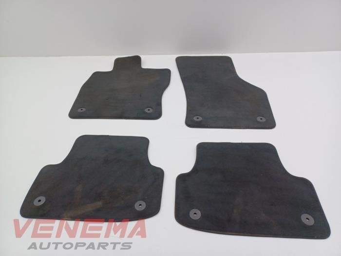 Kit tapis d'un Audi A3, -, 3 mois de garantie, Audi, Utilisé