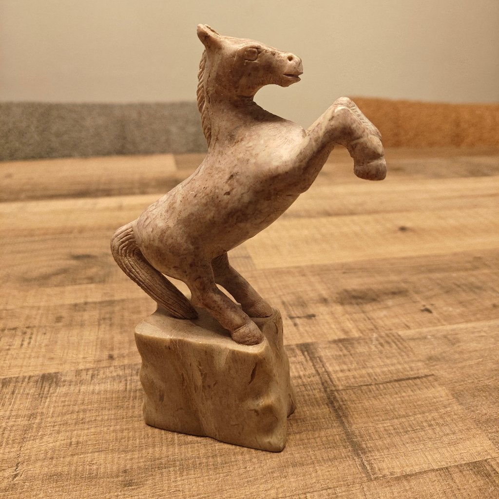 Marmeren paardenbeeldje, Enlèvement, Utilisé, Animal