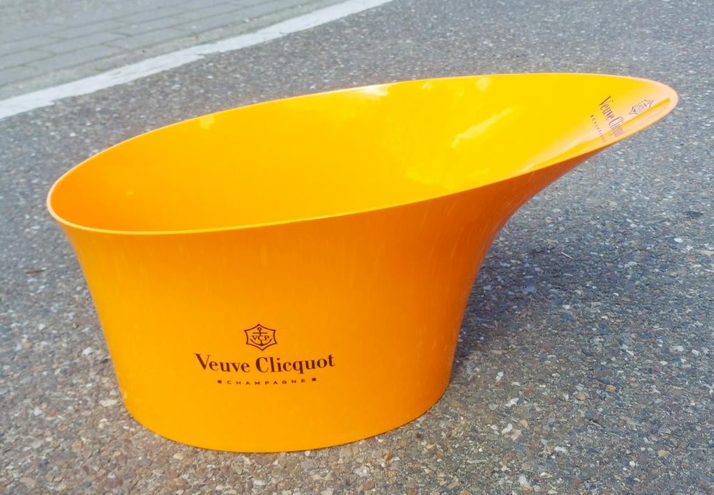 Grand seau à champagne Veuve Cliquot, Enlèvement