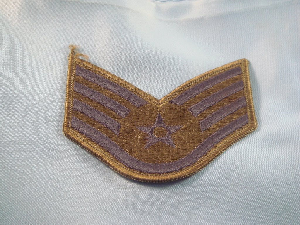 USAF # 6 - STAFF SERGEANT 2 (1 ex), Verzamelen, Ophalen of Verzenden, Luchtmacht, Embleem of Badge