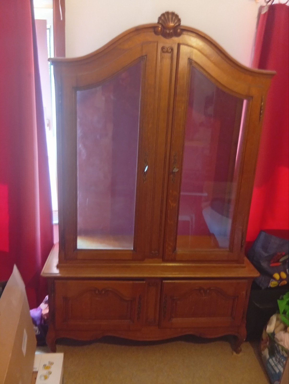 vitrine en noyer, Enlèvement