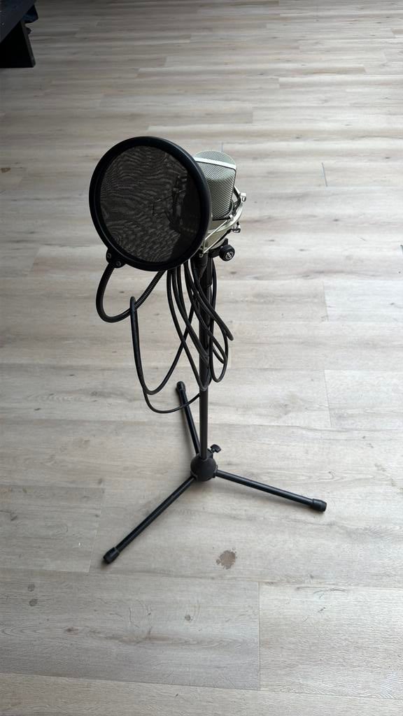 Microfoon xlr studiomicrofoon met statief en kabel, Enlèvement, Comme neuf, Micro studio